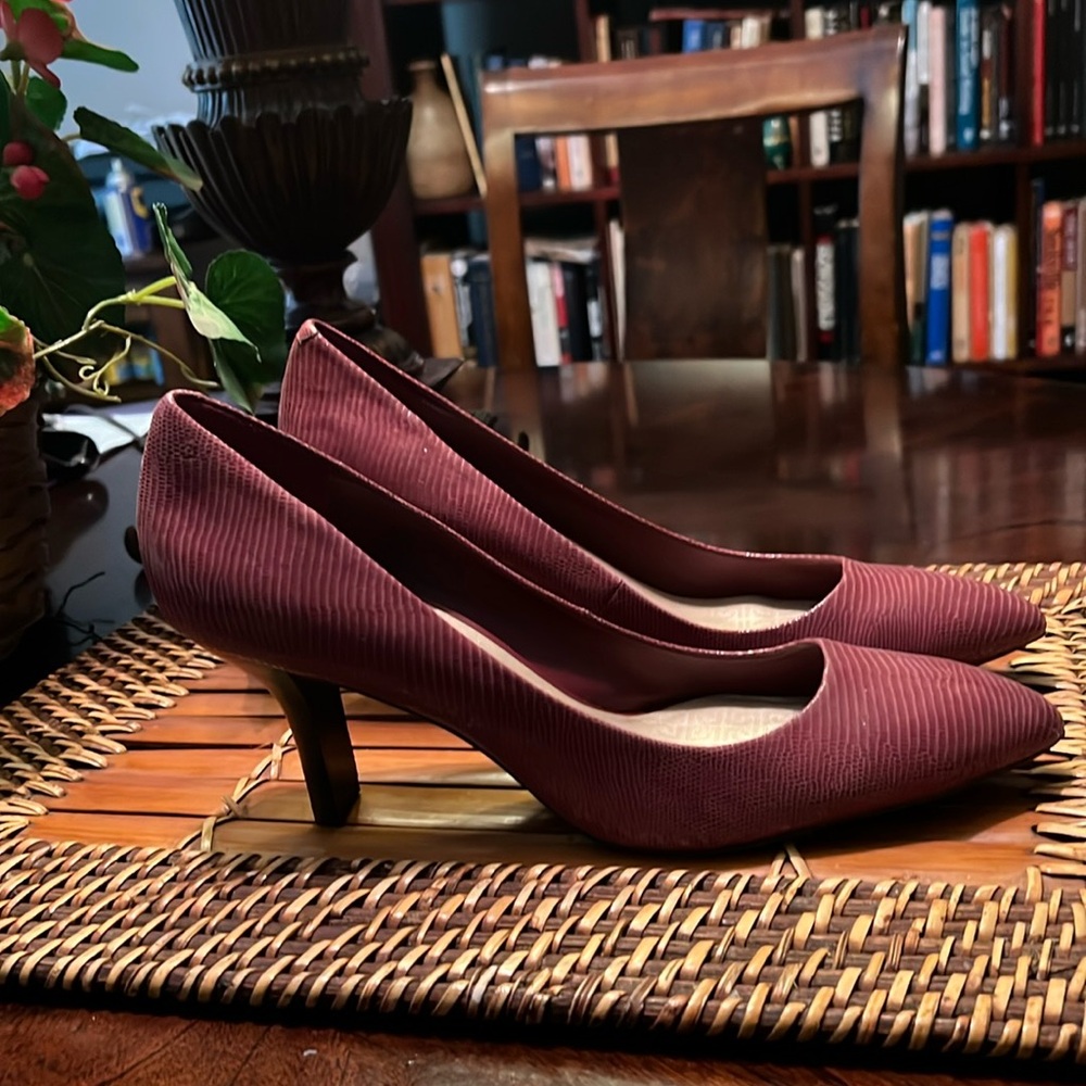 Rockport burgundy heels